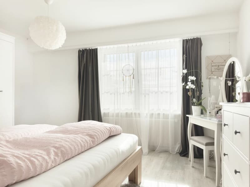 Freistehendes 6-Zimmer Einfamilienhaus im Landhausstil mit Swimmingpool und Garage sowie 3-4 Aussenparkplätzen (16)