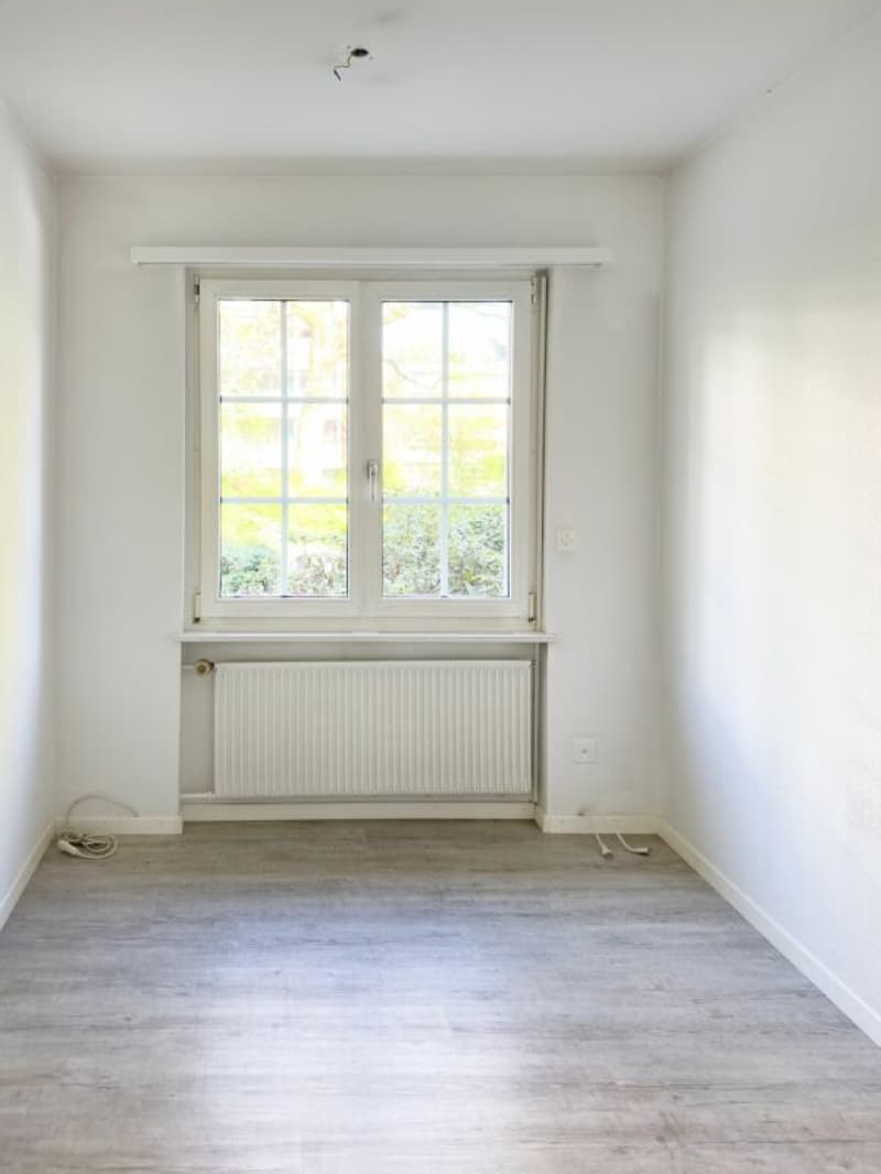 Freistehendes 6-Zimmer Einfamilienhaus im Landhausstil mit Swimmingpool und Garage sowie 3-4 Aussenparkplätzen (14)