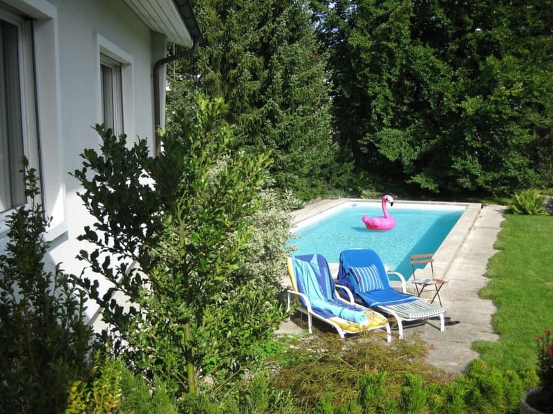 Freistehendes 6-Zimmer Einfamilienhaus im Landhausstil mit Swimmingpool und Garage sowie 3-4 Aussenparkplätzen (2)