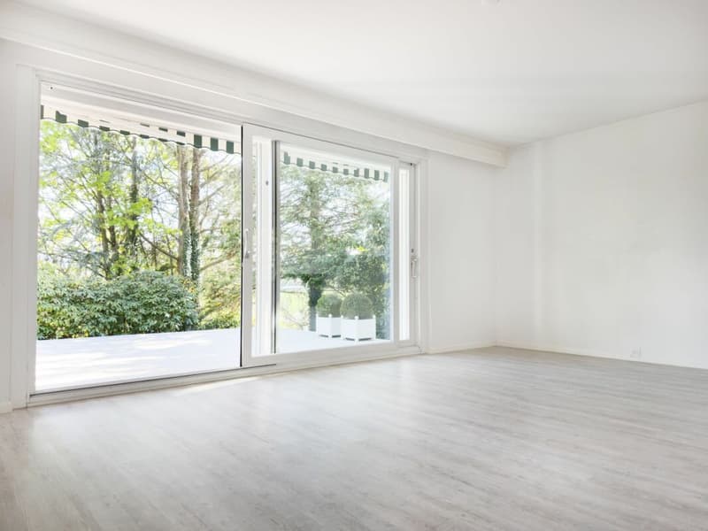 Freistehendes 6-Zimmer Einfamilienhaus im Landhausstil mit Swimmingpool und Garage sowie 3-4 Aussenparkplätzen (4)