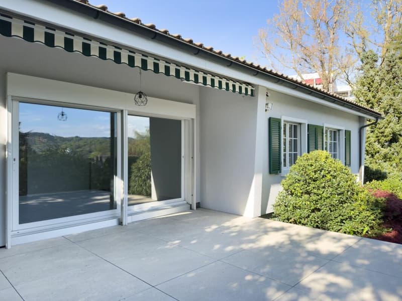 Freistehendes 6-Zimmer Einfamilienhaus im Landhausstil mit Swimmingpool und Garage sowie 3-4 Aussenparkplätzen (26)