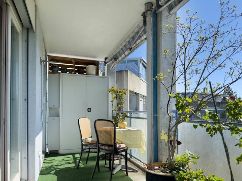 Wohnen in Aare-Nähe: Sonnige 2.5-Zimmerwohnung mit Balkon und Weitsicht (15)