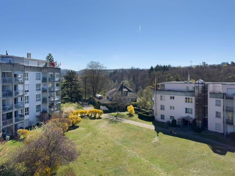 Wohnen in Aare-Nähe: Sonnige 2.5-Zimmerwohnung mit Balkon und Weitsicht (12)