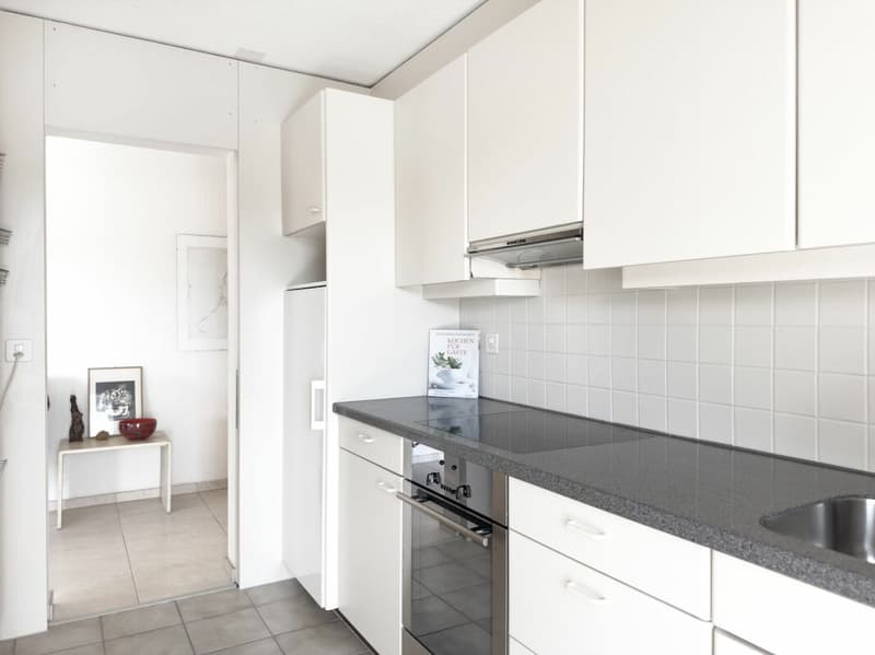 Wohnen in Aare-Nähe: Sonnige 2.5-Zimmerwohnung mit Balkon und Weitsicht (7)