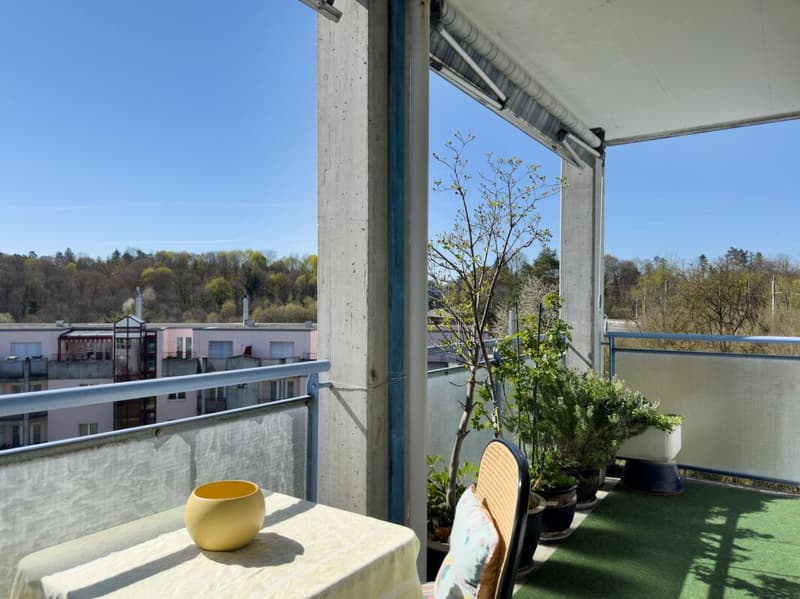 Wohnen in Aare-Nähe: Sonnige 2.5-Zimmerwohnung mit Balkon und Weitsicht (13)