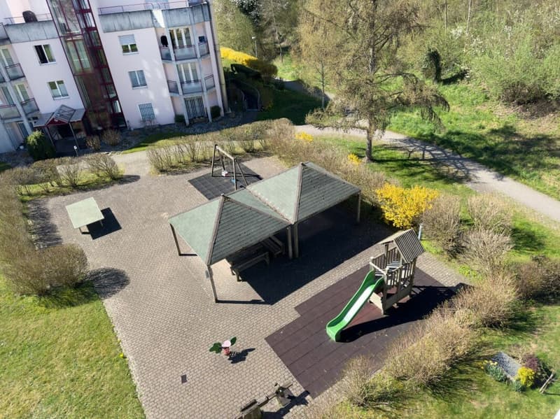 Wohnen in Aare-Nähe: Sonnige 2.5-Zimmerwohnung mit Balkon und Weitsicht (21)