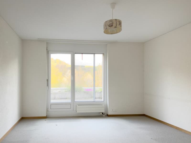 Grosszügiges und bequemes Wohnen auf einer Ebene an sonniger und unverbaubarer Aussichtslage in Utzigen (11)
