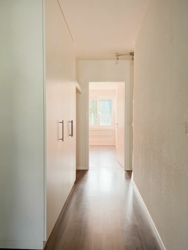 Sonnige 3.5-Zimmer-Eigentumswohnung mit Balkon, Keller und Einstellhallenplatz (8)