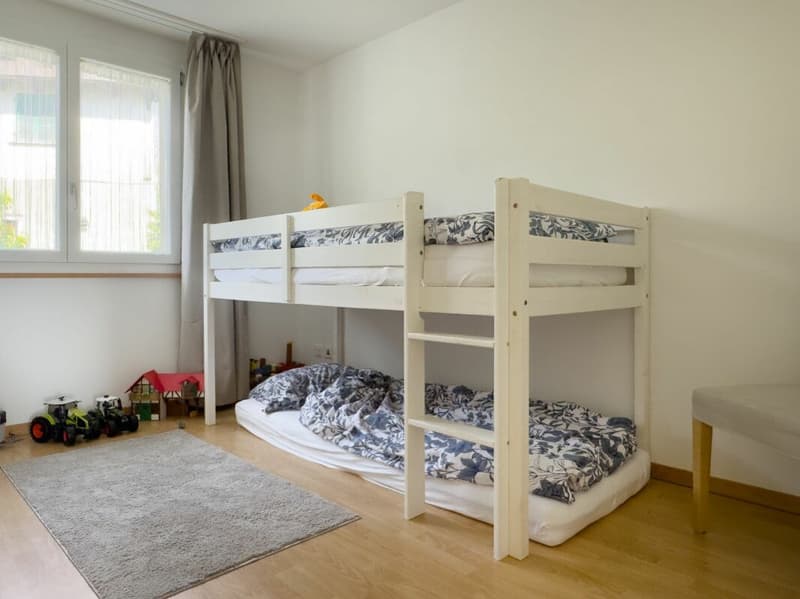 Einseitig angebautes 5.5-Zimmer-Doppeleinfamilienhaus mit pflegeleichtem Umschwung, Aussenparkplatz und Carport (18)