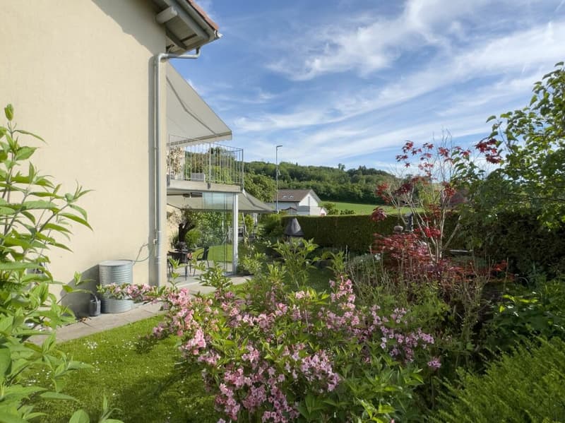 Einseitig angebautes 5.5-Zimmer-Doppeleinfamilienhaus mit pflegeleichtem Umschwung, Aussenparkplatz und Carport (26)