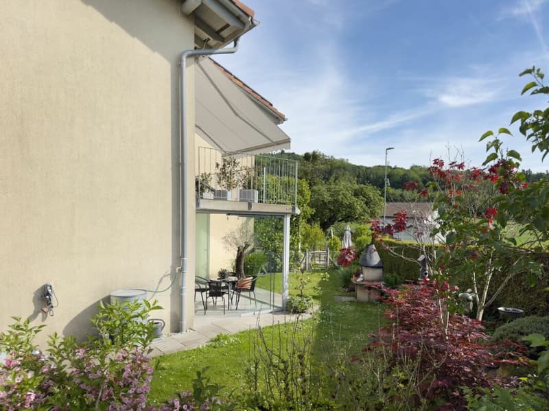 Einseitig angebautes 5.5-Zimmer-Doppeleinfamilienhaus mit pflegeleichtem Umschwung, Aussenparkplatz und Carport (19)