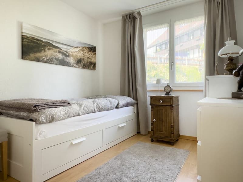 Einseitig angebautes 5.5-Zimmer-Doppeleinfamilienhaus mit pflegeleichtem Umschwung, Aussenparkplatz und Carport (17)