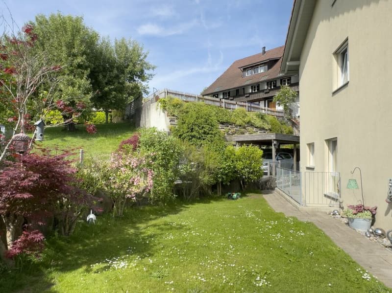 Einseitig angebautes 5.5-Zimmer-Doppeleinfamilienhaus mit pflegeleichtem Umschwung, Aussenparkplatz und Carport (28)