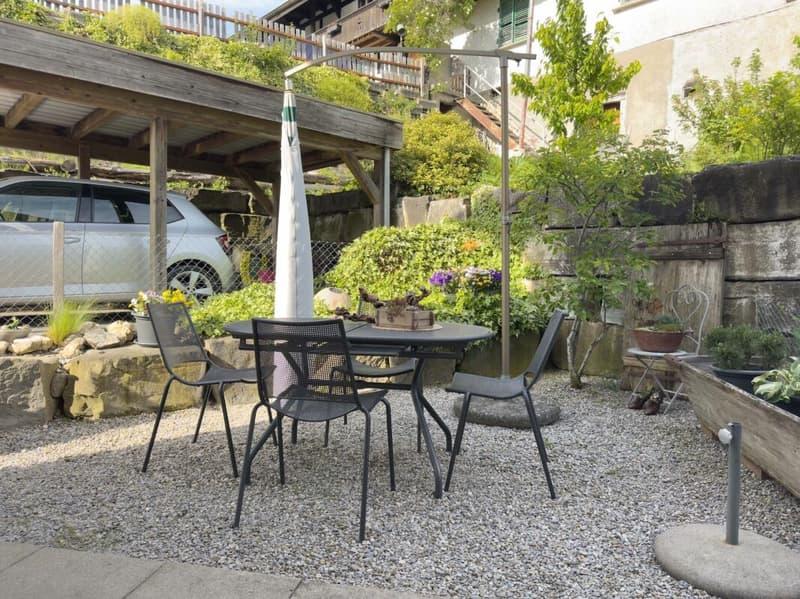 Einseitig angebautes 5.5-Zimmer-Doppeleinfamilienhaus mit pflegeleichtem Umschwung, Aussenparkplatz und Carport (16)