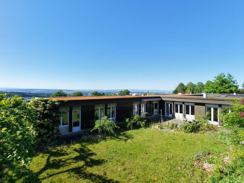 6.5-Zimmer-Einfamilienhaus im Bungalowstil mit grossem Garten und Einstellhallenplatz (2)