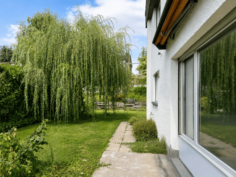 Freistehendes 6-Zimmer-Einfamilienhaus mit schöner Gartenanlage, Balkon, Garage und Vorplatz mit Parkplatzmöglichkeiten (24)