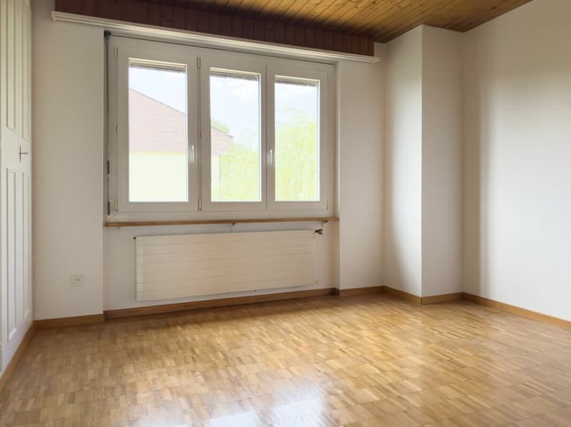 Freistehendes 6-Zimmer-Einfamilienhaus mit schöner Gartenanlage, Balkon, Garage und Vorplatz mit Parkplatzmöglichkeiten (18)