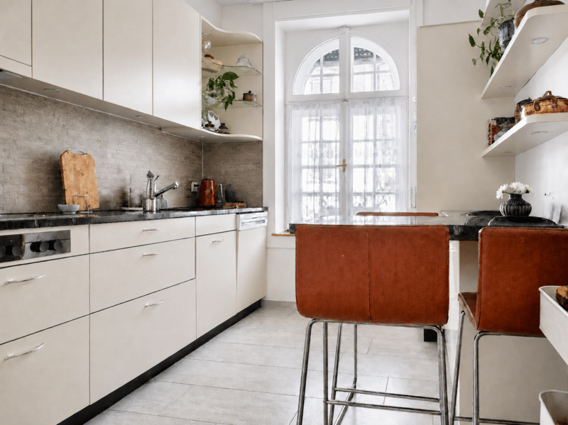 Eine echte Rarität im Breitsch: 4.5-Zimmer-Altbauwohnung mit schönem Balkon im Hochparterre (14)