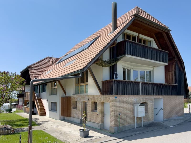 Grosszügige 3.5-Zimmerwohnung in ländlicher Umgebung mit Balkon und Gartenanteil (2)