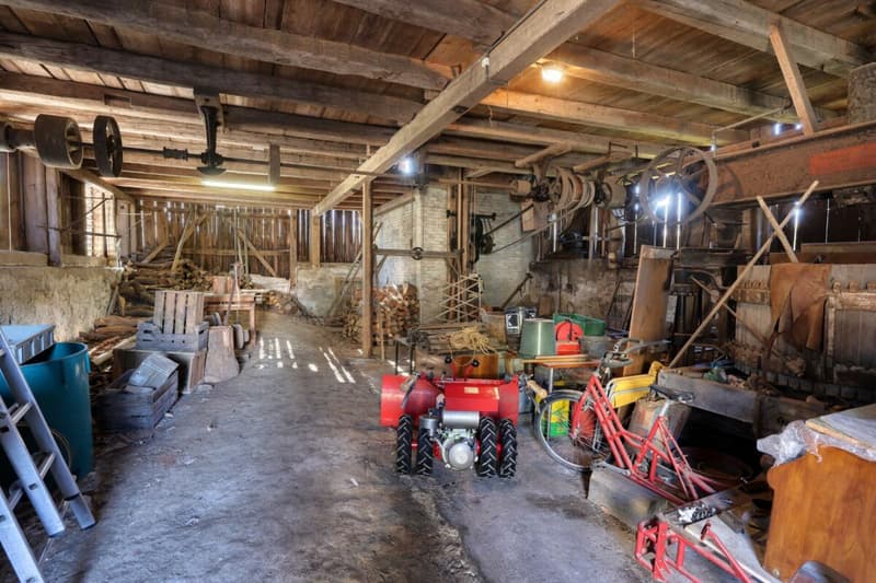 Cour intérieure avec potentiel de rénovation pour une maison de rêve (7)