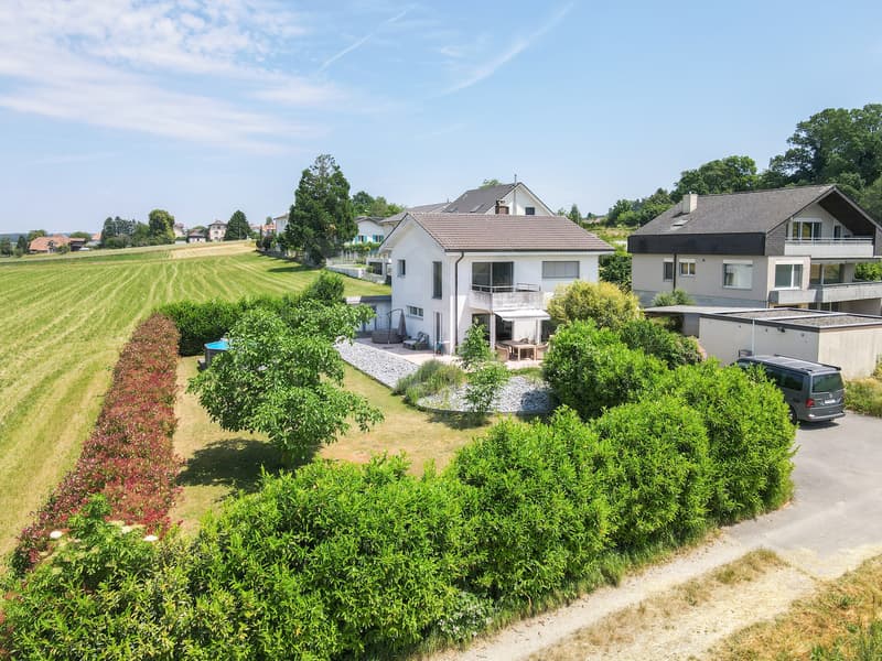 Freistehendes Einfamilienhaus mit unverbaubarer Aussicht in Büetigen (2)