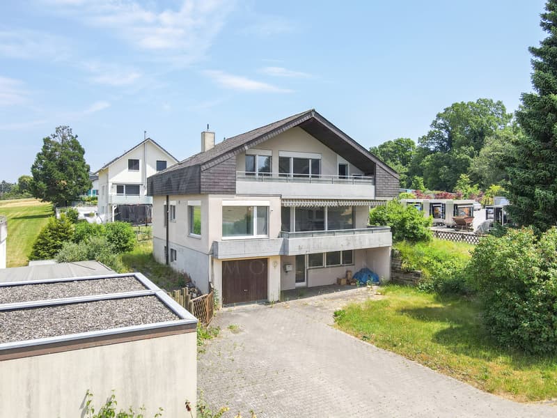 3-Zimmer-Einfamilienhaus mit drei Garagen und Hobbyraum in Büetigen (2)