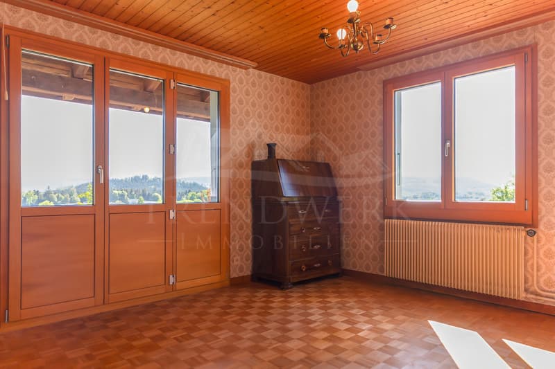 6.5-Zimmer-Einfamilienhaus mit unverbaubarer Aussicht in Rüfenacht (3)