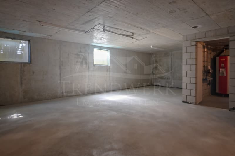 4.5 Zimmer Doppelhaushälfte mit viel Platz und Garten in Niedermuhlern (11)
