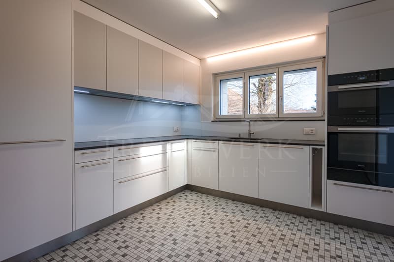 Ruhig gelegenes und helles 6-Zimmer-Einfamilienhaus in Ueberstorf (4)