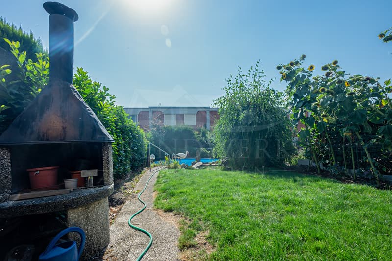 Ruhiges 6-Zimmer-Reiheneinfamilienhaus mit Pool & Garage in Wünnewil (13)