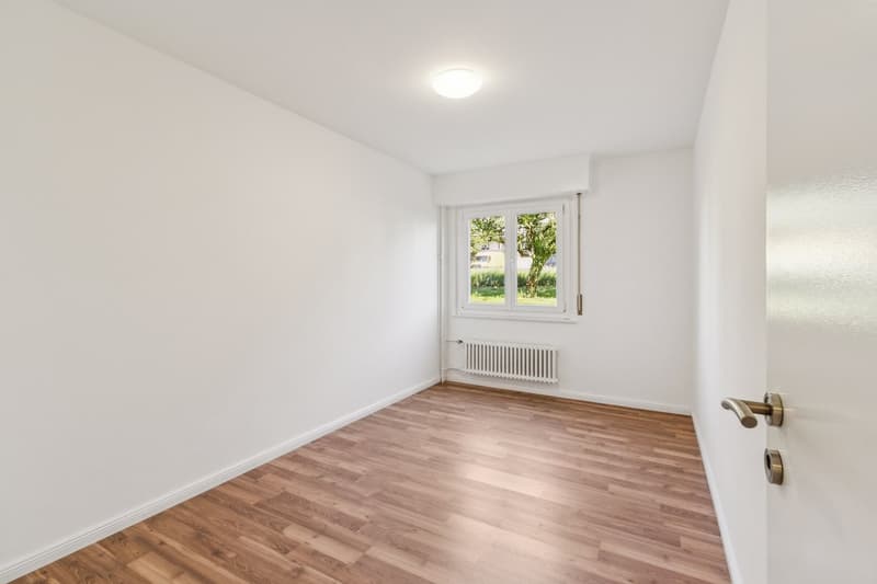 Appartement de 2 pièces entièrement rénové au 1er étage  disponible de suite (2)