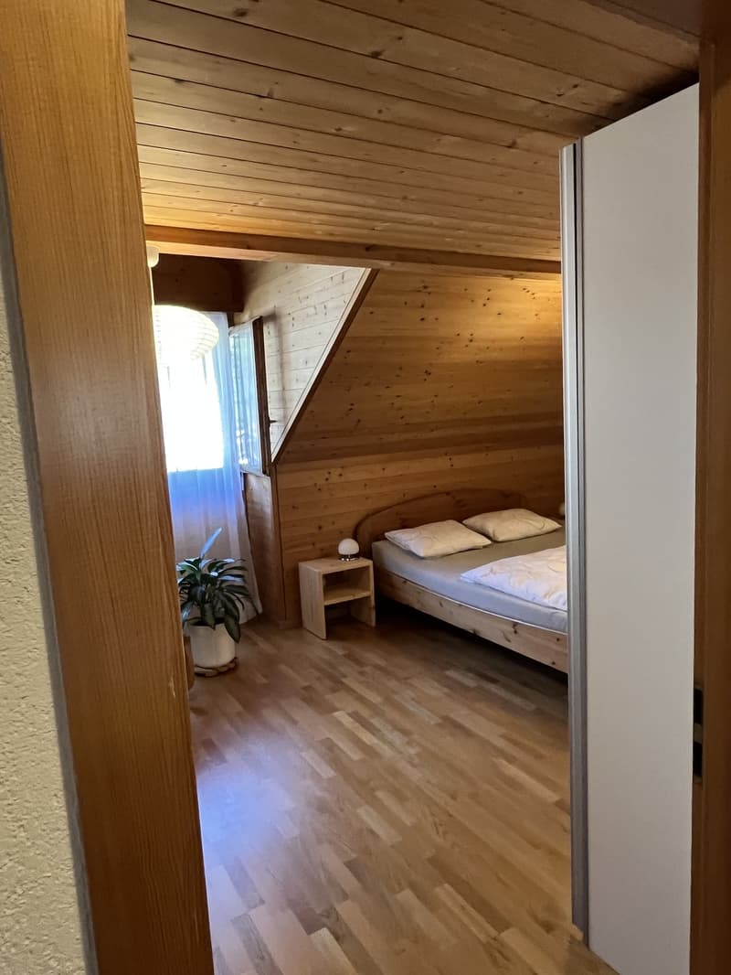 Charmante 3.5-Zimmer-Dachwohnung im 4. Obergeschoss in Meiringen (3)
