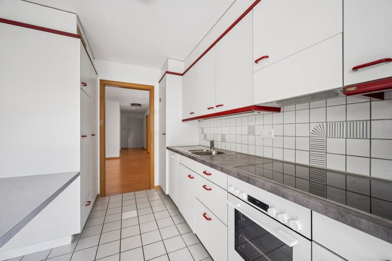 Helle 4.5-Zimmer-Wohnung im 1. Obergeschoss an zentraler Lage in Meiringen (3)