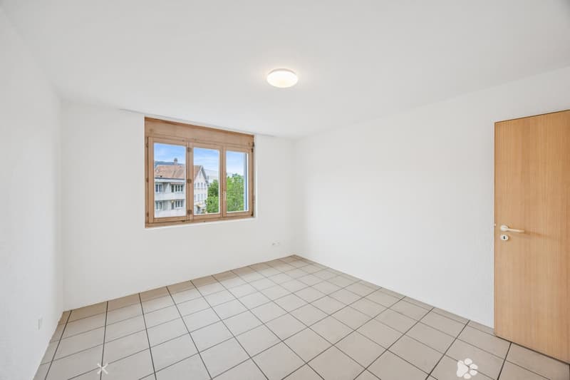 Frisch aufgefrischte 3.5-Zimmer-Wohnung im 3. Obergeschoss in Biel (2)