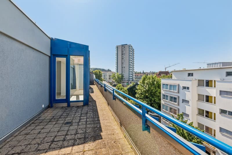 Magnifique appartement rénové de 5,5 pièces avec grande terrasse et vue dégagée à Bienne (9)