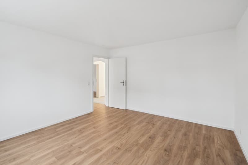 Ihr neues Zuhause mit Gartensitzplatz 4.5-Zimmerwohnung nach umfassender Sanierung (2)