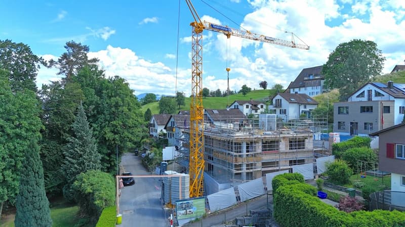 DIE KRÖNUNG DES HAUSES NIMMT FORM AN - DACHWOHNUNG IM BAU (11)