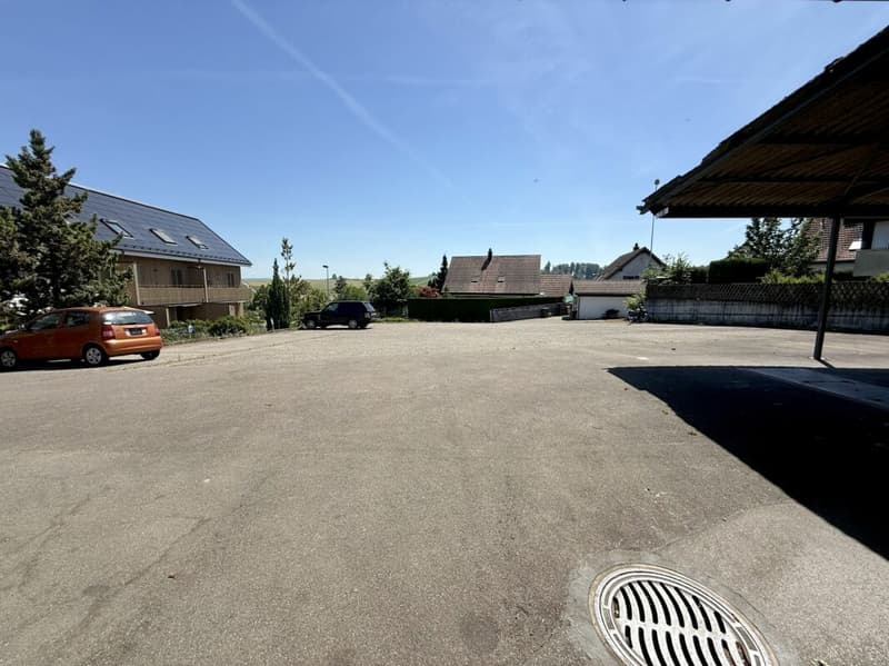 AUSSENPARKPLÄTZE BEFRISTET ZU VERMIETEN (4)