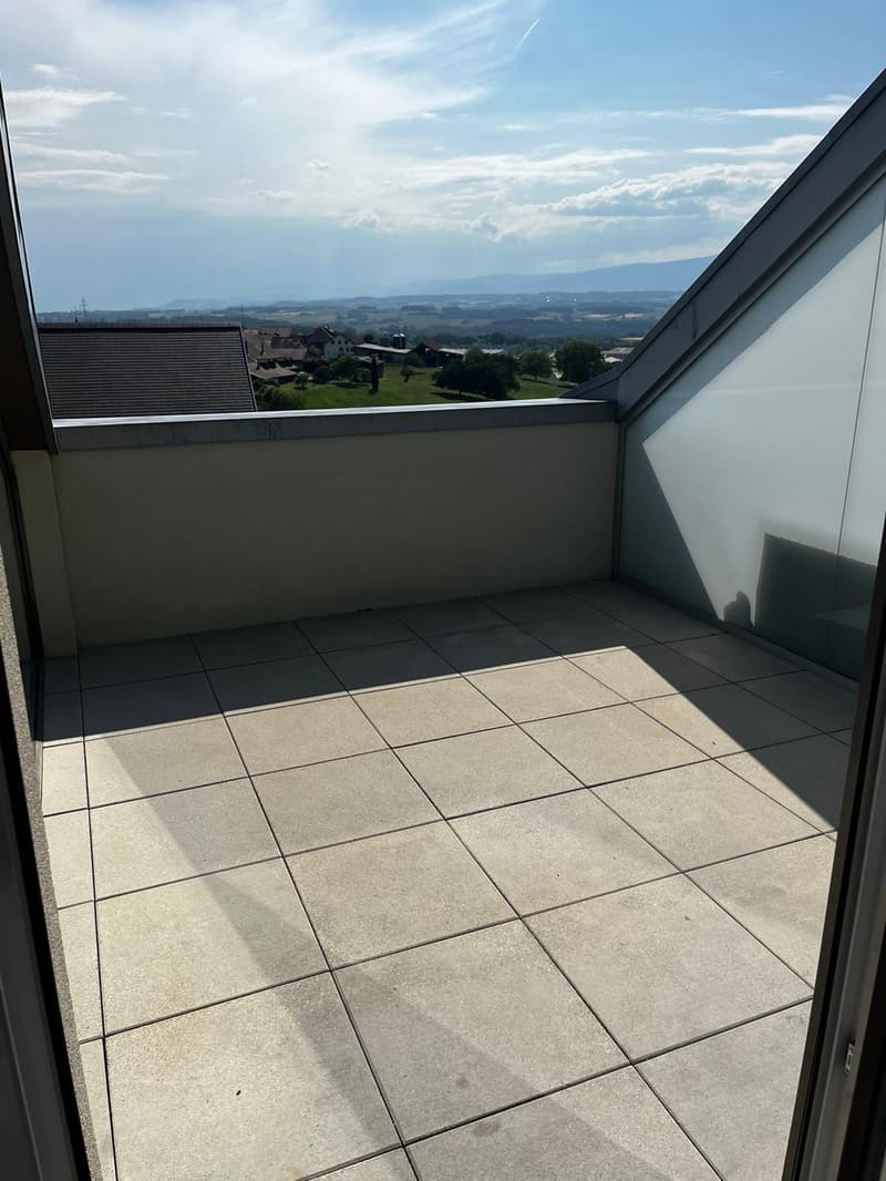 Superbe duplex récent de 3.5 pièces avec vue partielle sur le lac (10)