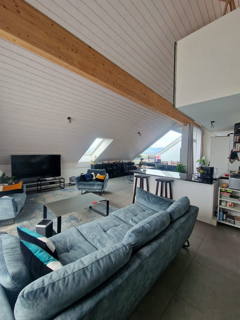 En exclusivité - Spacieux et lumineux duplex récent de 3.5 pièces avec vue partielle sur le lac (3)