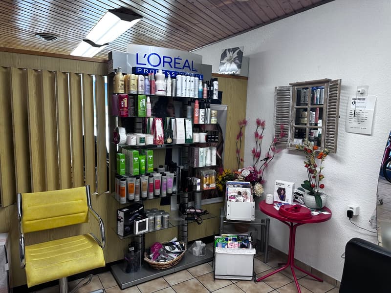 Salon de coiffure avec fonds de commerce et kiosque à vendre – Activité clé en main avec clientèle (5)