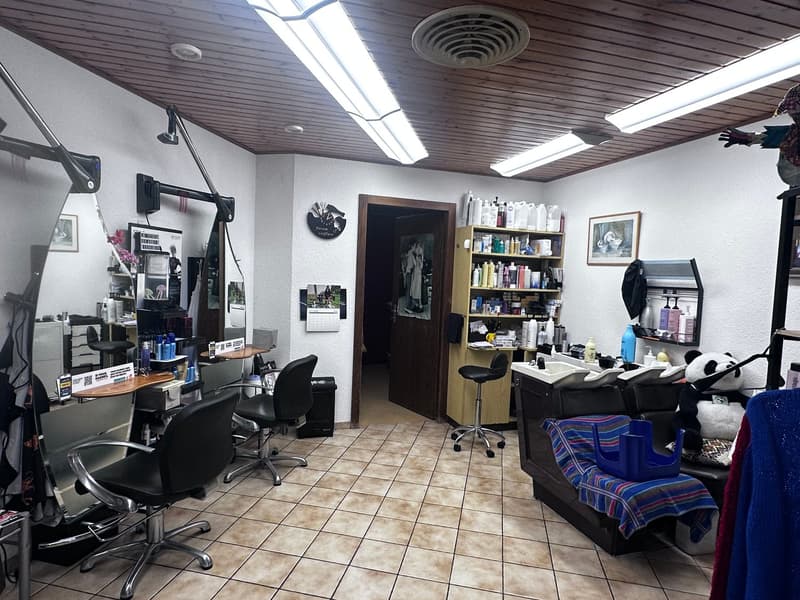 Salon de coiffure avec fonds de commerce et kiosque à vendre – Activité clé en main avec clientèle (4)