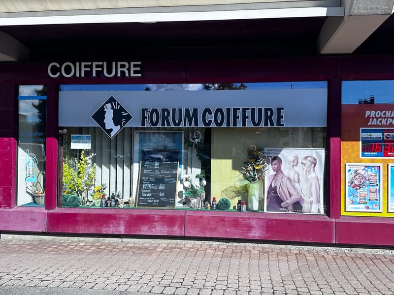 Salon de coiffure avec fonds de commerce et kiosque à vendre – Activité clé en main avec clientèle (1)