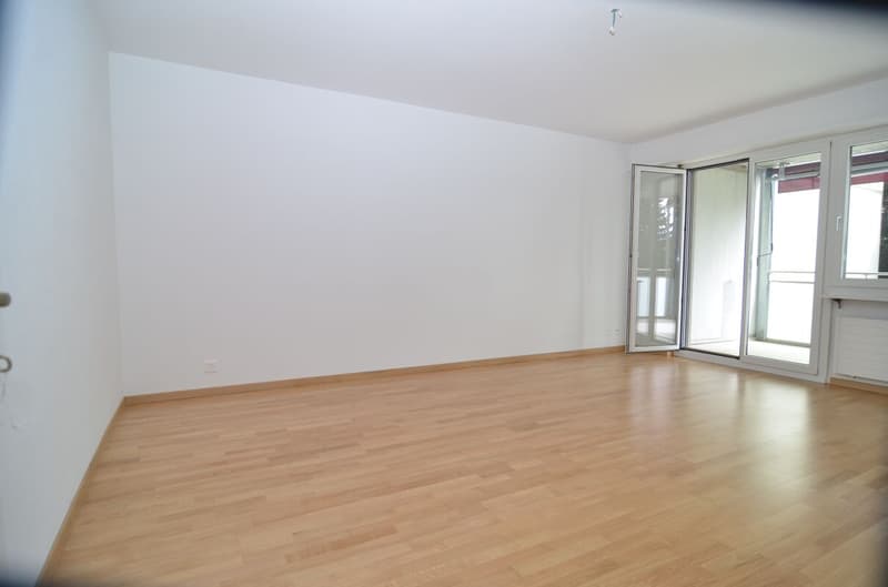 Wohnzimmer mit Balkon