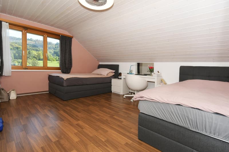 Freistehendes 5-Zimmer-Einfamilienhaus – viel Platz und freie Sicht ins Grüne (10)