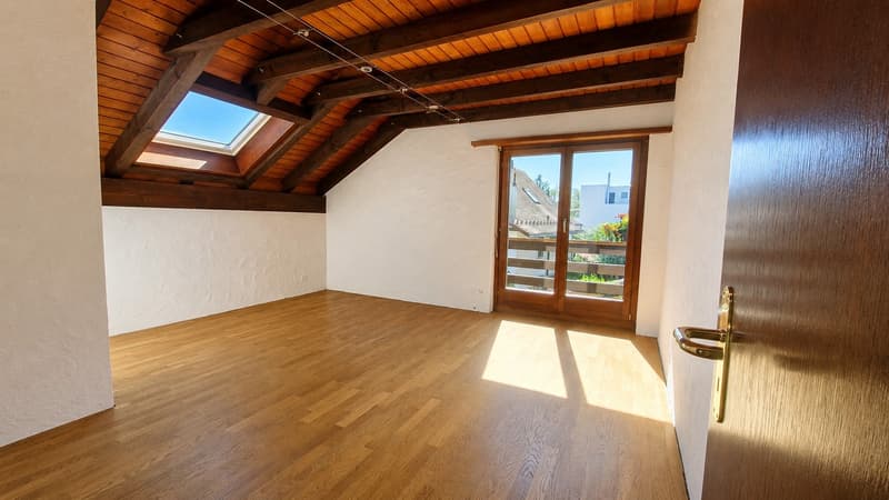 Charmante 5.5-Zimmer-Doppeleinfamilienhaushälfte im Landhausstil mit vielseitigen Nutzungsmöglichkeiten (8)