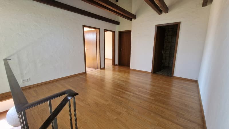 Charmante 5.5-Zimmer-Doppeleinfamilienhaushälfte im Landhausstil mit vielseitigen Nutzungsmöglichkeiten (7)