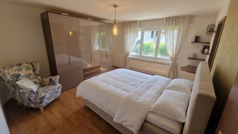Charmante 5.5-Zimmer-Doppeleinfamilienhaushälfte im Landhausstil mit vielseitigen Nutzungsmöglichkeiten (5)