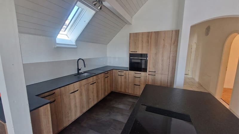 Helle 3.5-Zimmer-Dachgeschosswohnung mit modernem Ausbaustandard in Bäretswil (2)