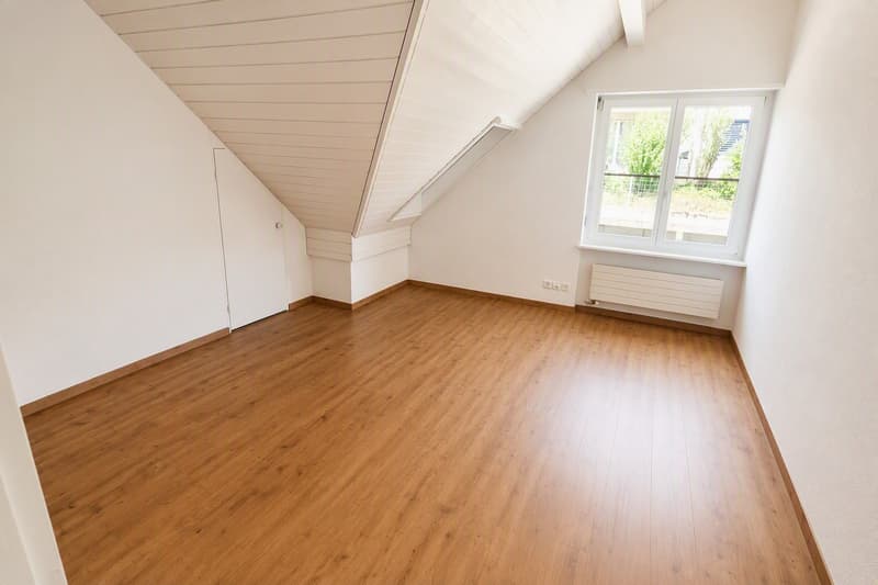 Helle 3.5-Zimmer-Dachgeschosswohnung mit modernem Ausbaustandard in Bäretswil (8)